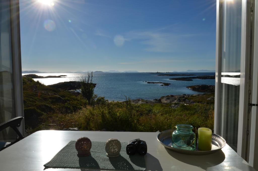 Superior Cottage with Sea View in Senja room 4